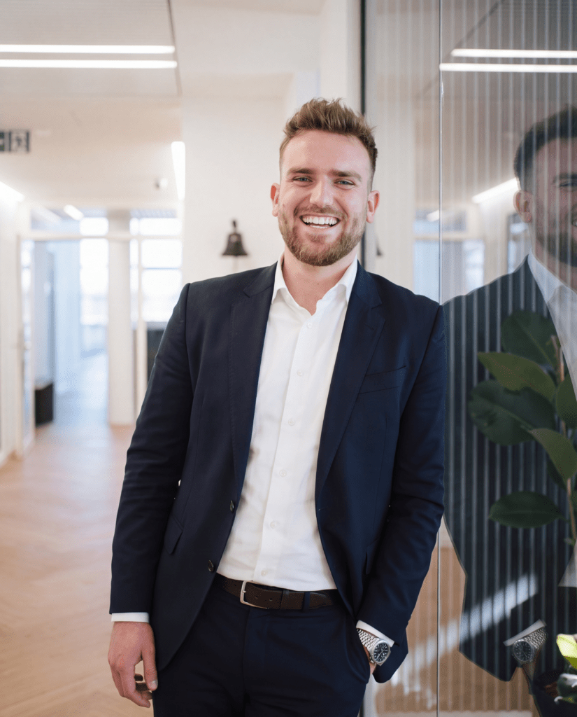 Relaxed-modern-business-portrait-of-the